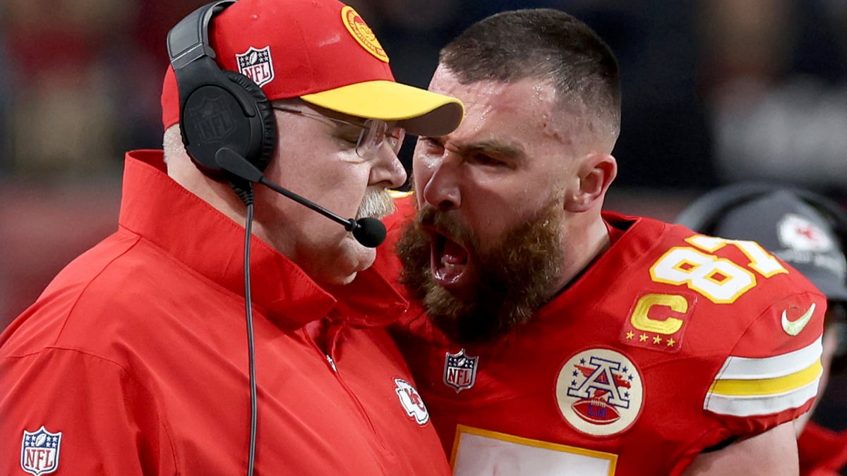 Travis Kelce caught yelling at his coach, instantly becomes a meme